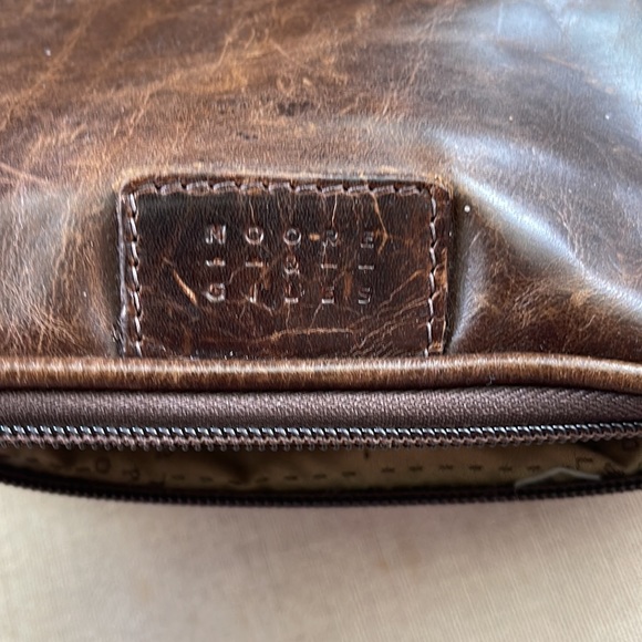 Moore & Giles Leather Toiletry Bag - Picture 2 of 2